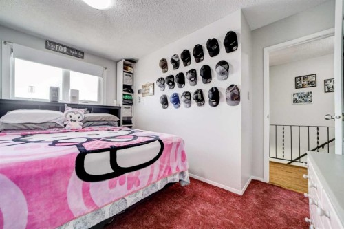 237 Lafayette Boulevard West, Lethbridge, AB - Indoor Photo Showing Bedroom
