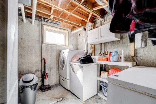 237 Lafayette Boulevard West, Lethbridge, AB - Indoor Photo Showing Laundry Room