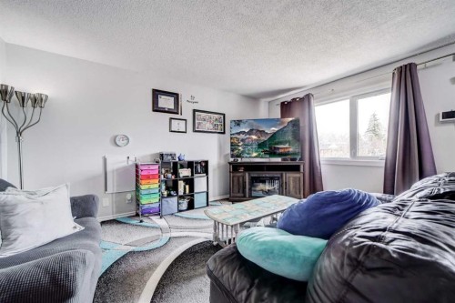 237 Lafayette Boulevard West, Lethbridge, AB - Indoor Photo Showing Bedroom