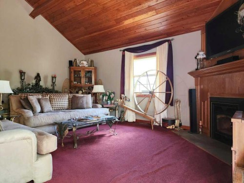 4221 6 Highway, Twin Butte, AB 