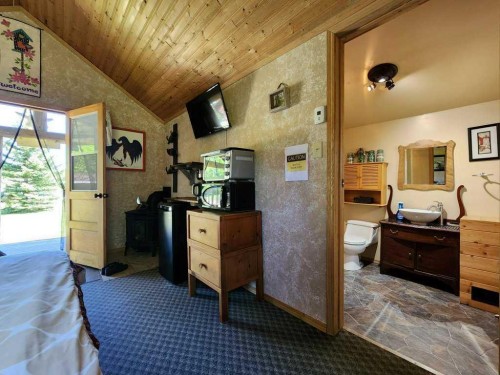 4221 6 Highway, Twin Butte, AB 