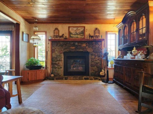 4221 6 Highway, Twin Butte, AB 