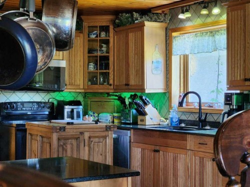 4221 6 Highway, Twin Butte, AB 