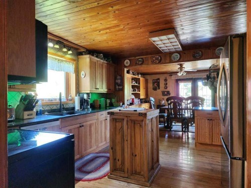 4221 6 Highway, Twin Butte, AB 