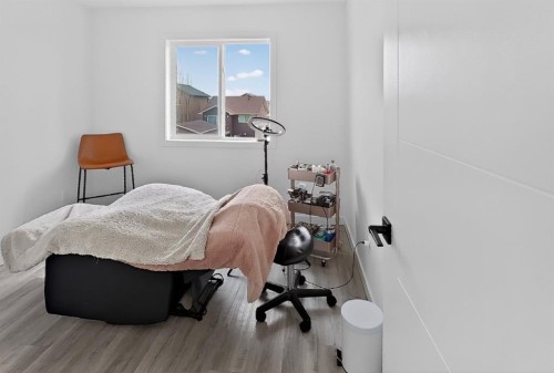 302 Uplands Boulevard North, Lethbridge, AB - Indoor Photo Showing Bedroom