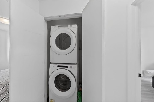 302 Uplands Boulevard North, Lethbridge, AB - Indoor Photo Showing Laundry Room