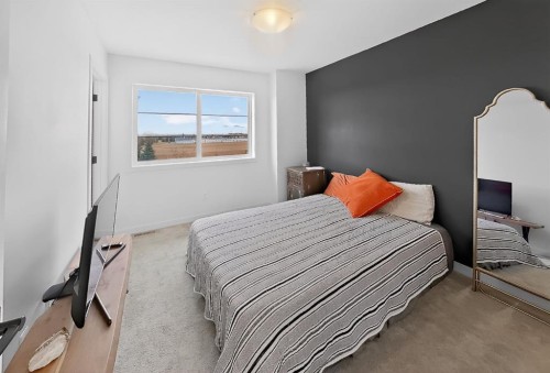 302 Uplands Boulevard North, Lethbridge, AB - Indoor Photo Showing Bedroom