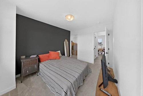 302 Uplands Boulevard North, Lethbridge, AB - Indoor Photo Showing Bedroom