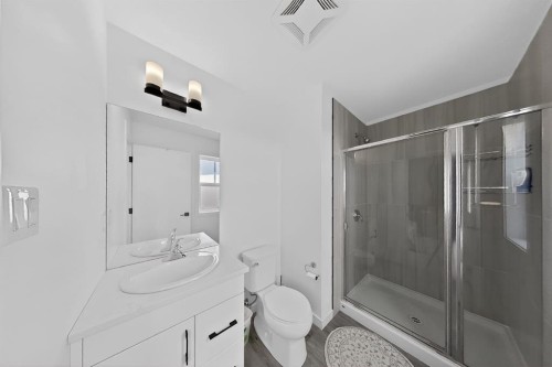302 Uplands Boulevard North, Lethbridge, AB - Indoor Photo Showing Bathroom