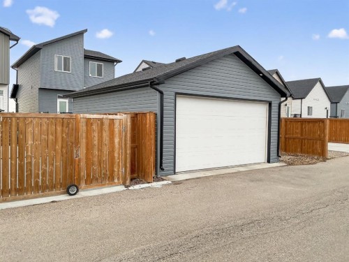 302 Uplands Boulevard North, Lethbridge, AB - Outdoor With Exterior