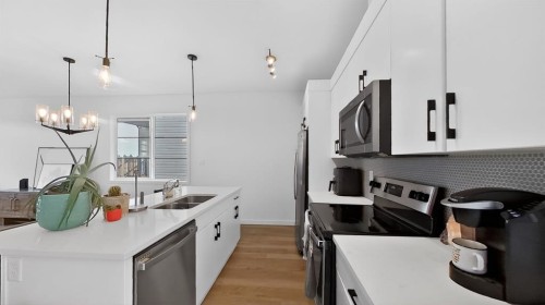 302 Uplands Boulevard North, Lethbridge, AB - Indoor Photo Showing Kitchen With Double Sink With Upgraded Kitchen