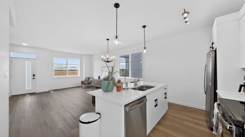 302 Uplands Boulevard North, Lethbridge, AB - Indoor Photo Showing Kitchen With Double Sink With Upgraded Kitchen