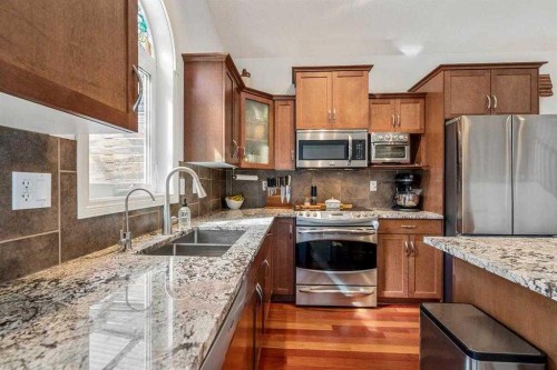 70 Coalbanks Gate West, Lethbridge, AB - Indoor Photo Showing Kitchen With Double Sink With Upgraded Kitchen