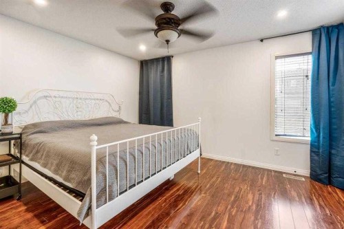 70 Coalbanks Gate West, Lethbridge, AB - Indoor Photo Showing Bedroom