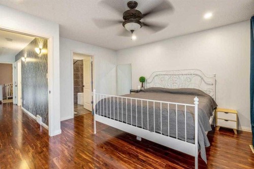 70 Coalbanks Gate West, Lethbridge, AB - Indoor Photo Showing Bedroom