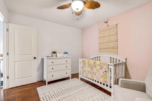 70 Coalbanks Gate West, Lethbridge, AB - Indoor Photo Showing Bedroom