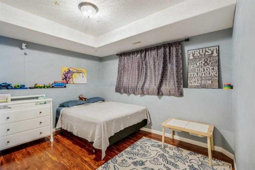 70 Coalbanks Gate West, Lethbridge, AB - Indoor Photo Showing Bedroom
