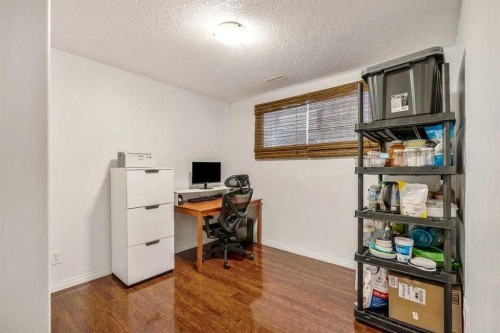 70 Coalbanks Gate West, Lethbridge, AB - Indoor Photo Showing Office