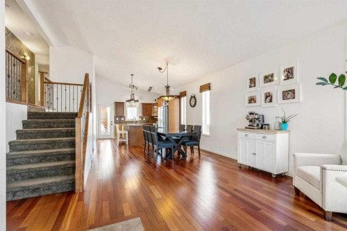 70 Coalbanks Gate West, Lethbridge, AB - Indoor Photo Showing Living Room