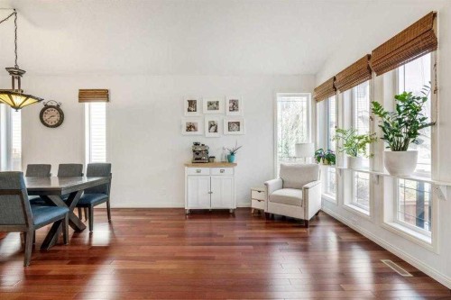 70 Coalbanks Gate West, Lethbridge, AB - Indoor Photo Showing Dining Room