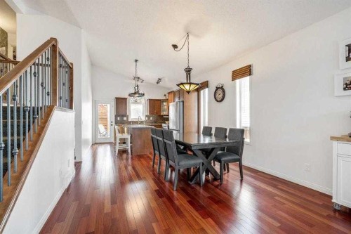 70 Coalbanks Gate West, Lethbridge, AB - Indoor Photo Showing Dining Room