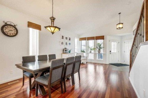 70 Coalbanks Gate West, Lethbridge, AB - Indoor Photo Showing Dining Room