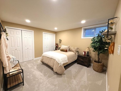 493 Squamish Lane West, Lethbridge, AB - Indoor Photo Showing Bedroom