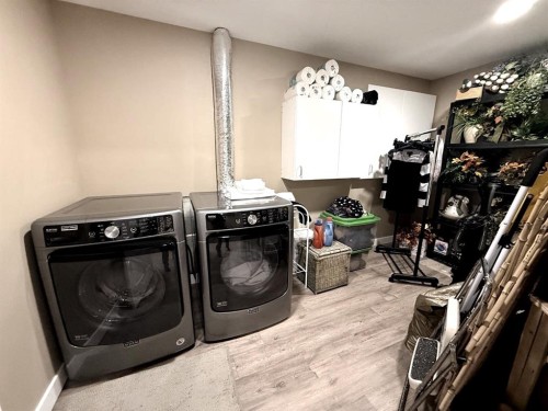 493 Squamish Lane West, Lethbridge, AB - Indoor Photo Showing Laundry Room