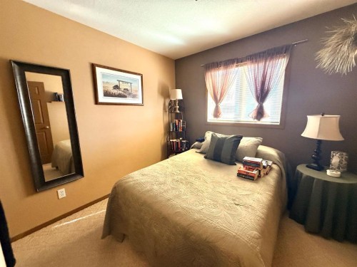 493 Squamish Lane West, Lethbridge, AB - Indoor Photo Showing Bedroom