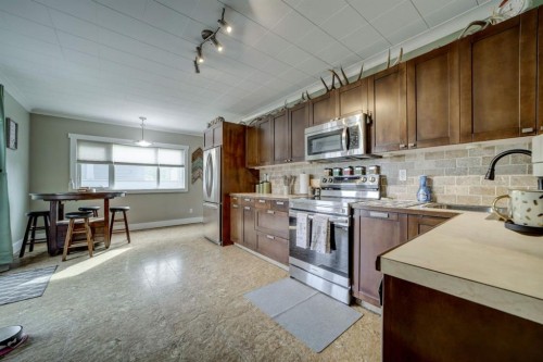8301 18 Avenue, Coleman, AB - Indoor Photo Showing Kitchen