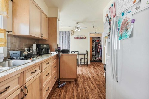305 2 Avenue West, Cardston, AB - Indoor Photo Showing Kitchen