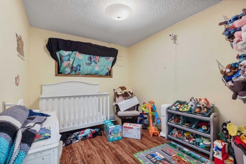 305 2 Avenue West, Cardston, AB - Indoor