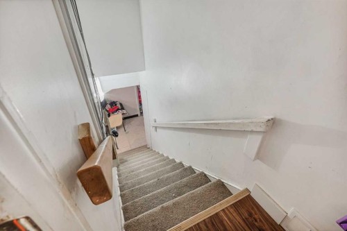 305 2 Avenue West, Cardston, AB - Indoor Photo Showing Other Room