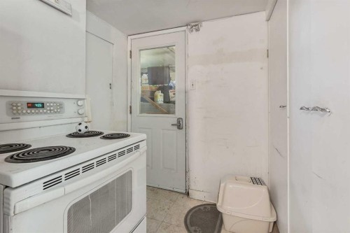 305 2 Avenue West, Cardston, AB - Indoor Photo Showing Kitchen
