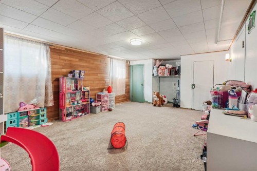 305 2 Avenue West, Cardston, AB - Indoor Photo Showing Other Room