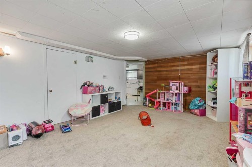 305 2 Avenue West, Cardston, AB - Indoor Photo Showing Other Room
