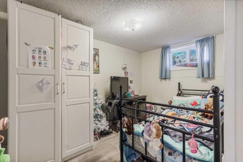 305 2 Avenue West, Cardston, AB - Indoor Photo Showing Other Room