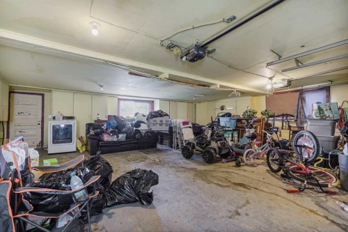 305 2 Avenue West, Cardston, AB - Indoor Photo Showing Garage