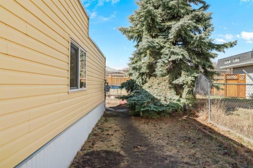305 2 Avenue West, Cardston, AB - Outdoor