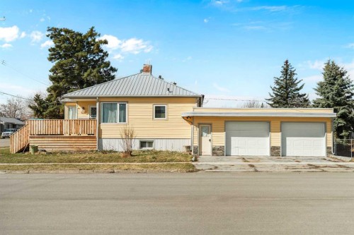 305 2 Avenue West, Cardston, AB - Outdoor