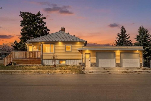 305 2 Avenue West, Cardston, AB - Outdoor