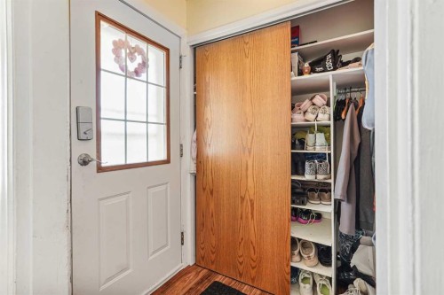 305 2 Avenue West, Cardston, AB - Indoor Photo Showing Other Room