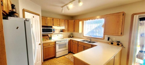 72 Owens Close, Red Deer, AB - Indoor Photo Showing Kitchen With Double Sink