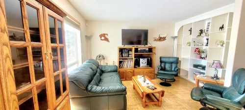 72 Owens Close, Red Deer, AB - Indoor Photo Showing Other Room