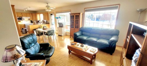 72 Owens Close, Red Deer, AB - Indoor Photo Showing Living Room