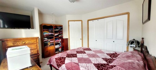 72 Owens Close, Red Deer, AB - Indoor Photo Showing Bedroom