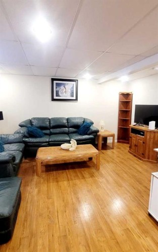 72 Owens Close, Red Deer, AB - Indoor Photo Showing Other Room