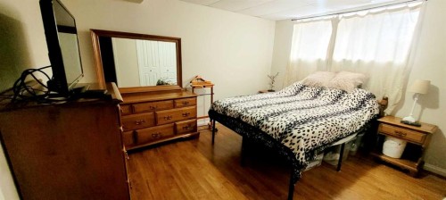 72 Owens Close, Red Deer, AB - Indoor Photo Showing Bedroom