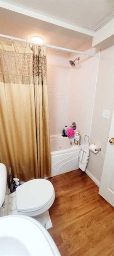 72 Owens Close, Red Deer, AB - Indoor Photo Showing Bathroom