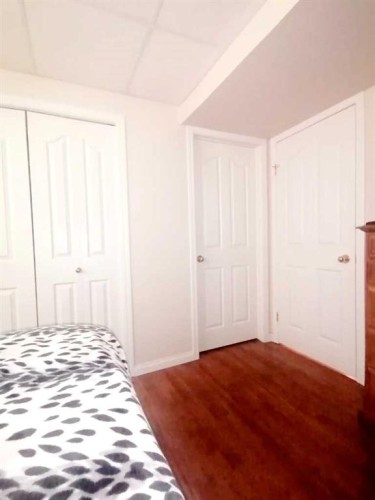 72 Owens Close, Red Deer, AB - Indoor Photo Showing Bedroom